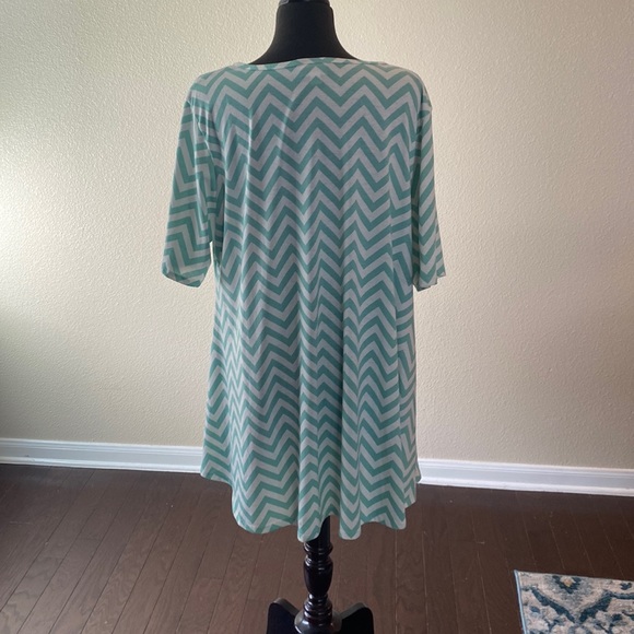 - Lularoe Perfect Tee size 3XL - Picture 4 of 5